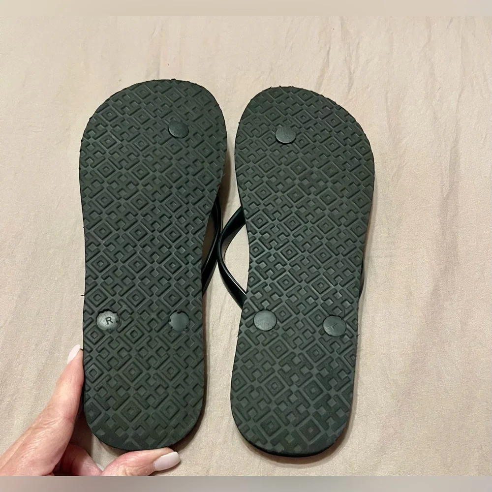 NWOT- 🖤 Tory Burch Black Flip Flops - Picture 3 of 4